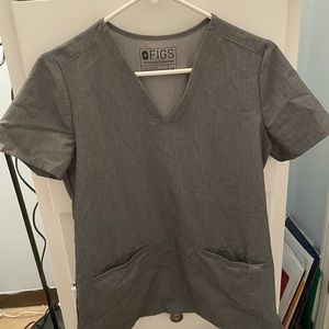 Figs casks three pocket scrub top in graphite